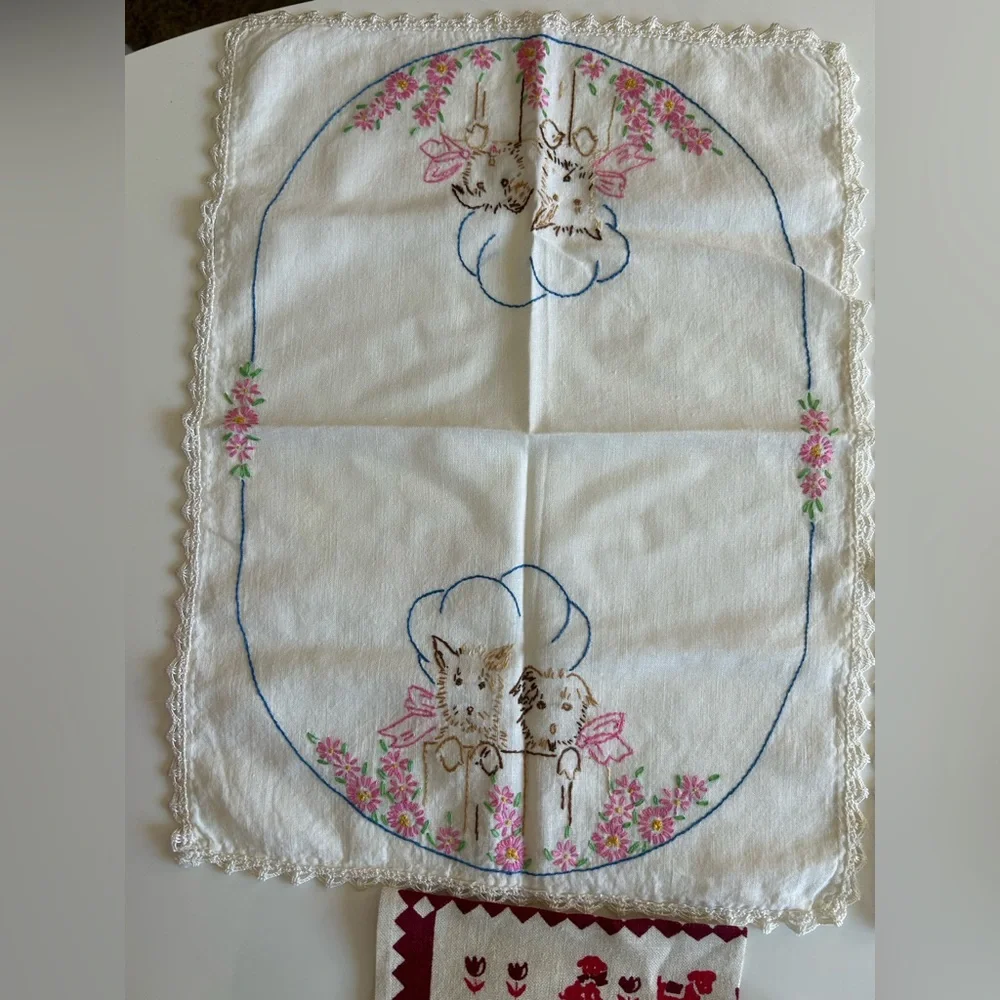 PRISTINE Vintage Scottie Dog Linens Embroidery Hanky Doily